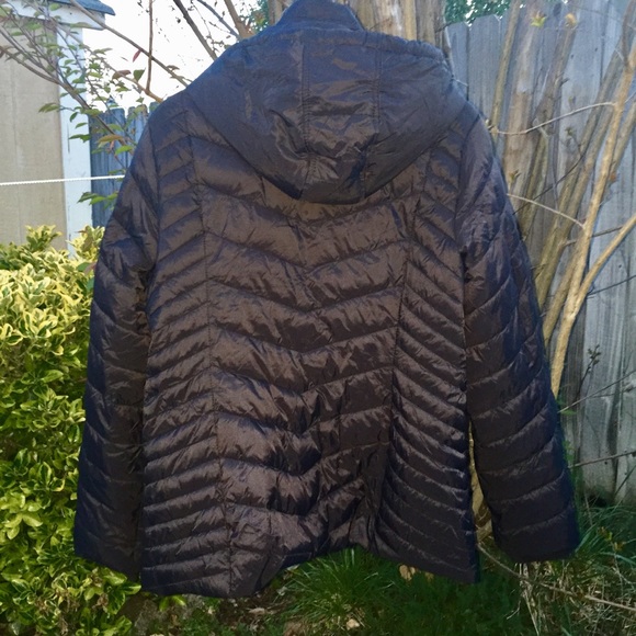 Reserve for Christi Black Midweight Puffer Jacket - Picture 4 of 7
